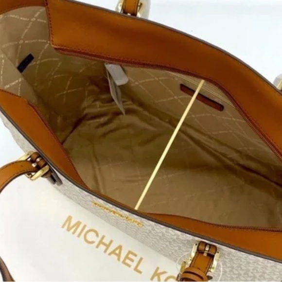 MICHAEL KORS GILLY LARGE DRAWSTRING SHOULDER TOTE VANILLA SIGNATURE COLOR NWT - Picture 9 of 13